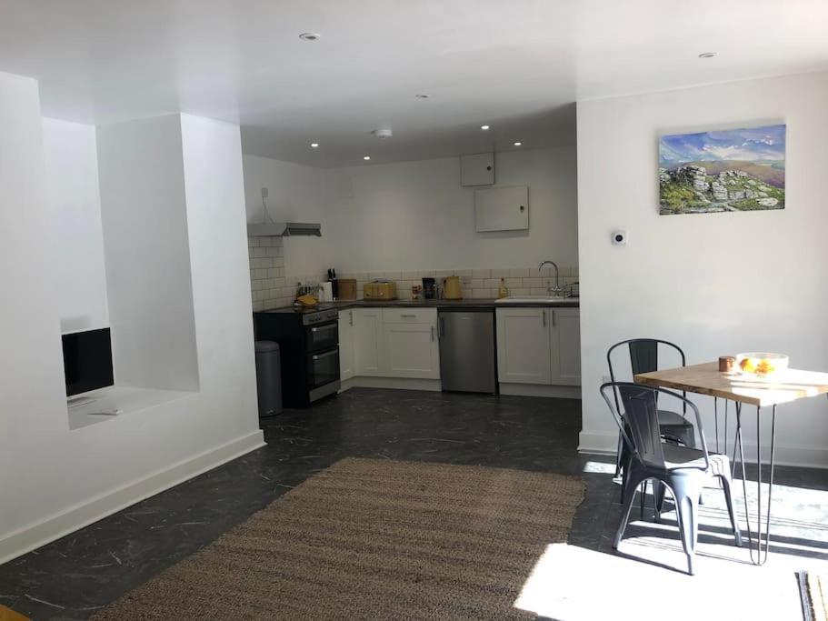 Sharp Tor Riverside Studio Apartment พลีมัธ ภายนอก รูปภาพ